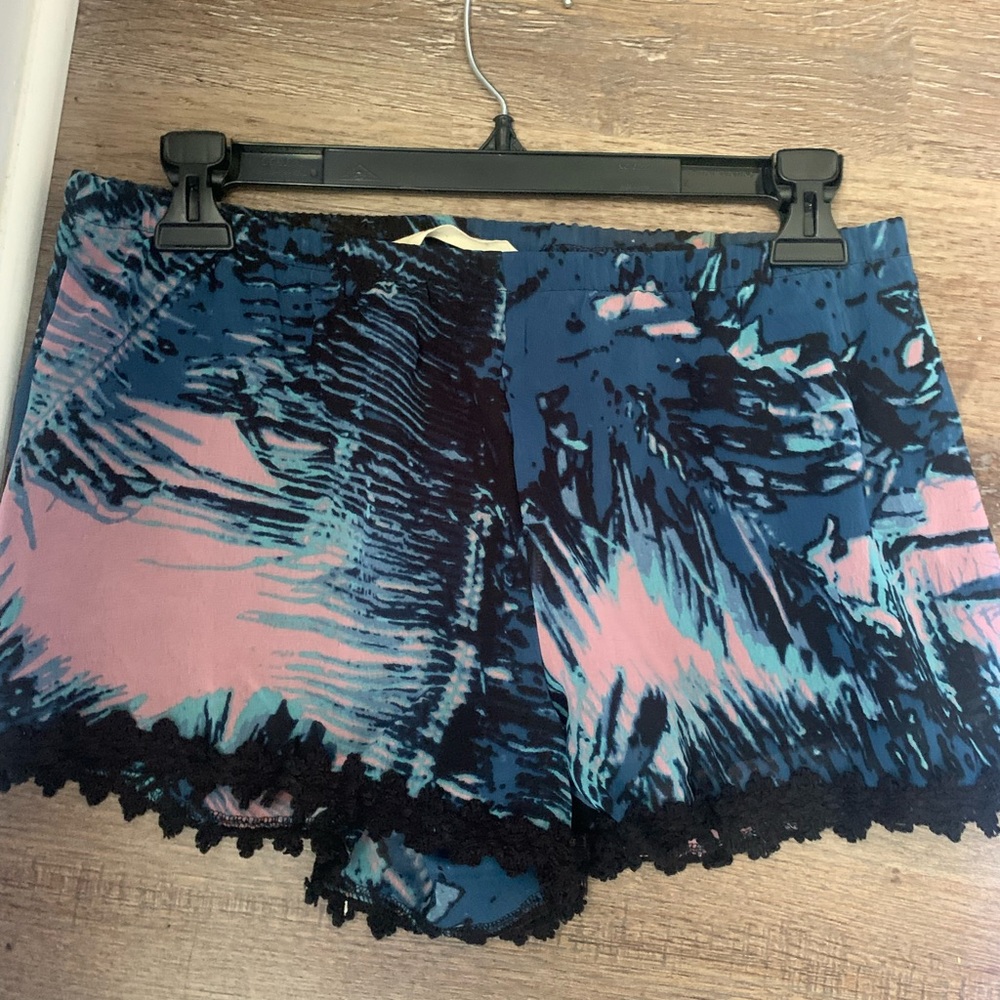 Vanilla Star Size S shorts embroidered on edges